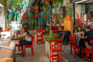 El Banco Rojo San Telmo patio interior