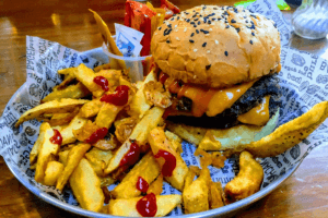 El Codo Beers & Burgers hamburguesa