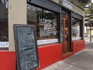 La Familia villa urquiza fachada