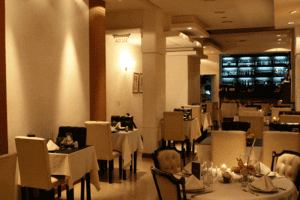 Bonifacio Restobar salón