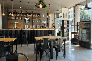 Burma Restobar salón