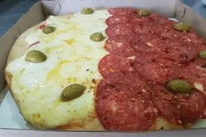 California Pizzería pizza