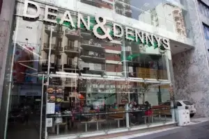 Dean & Dennys corrientes fachada