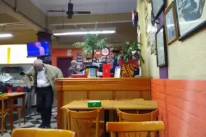 El Argentino pizzería salón