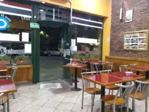 El Caballito Pizza Café salón