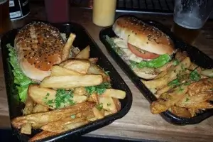 Hendrix Cervecería platos