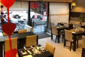 Hikaru Resto Sushi salón