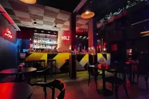 Holzen Hops salón
