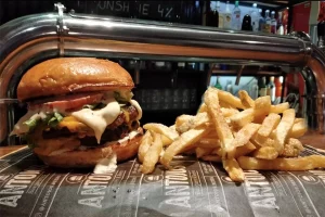 Antojos Beer hamburguesa
