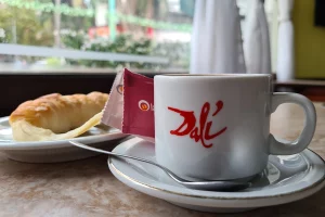 Café Dalí medialuna
