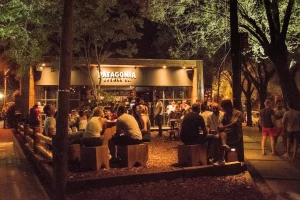 Cerveza Patagonia Refugio City Bell fachada