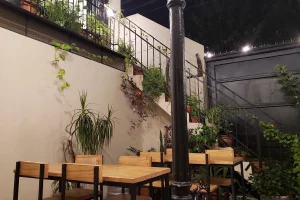Chelas restó beer salón