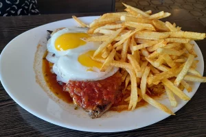 Chelas restó beer plato