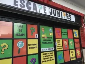 Escape Juniors Fachada