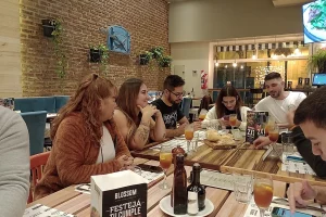 Del Barrio Pizza & Beer salón