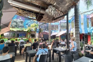 El Jardín Resto Bar salón
