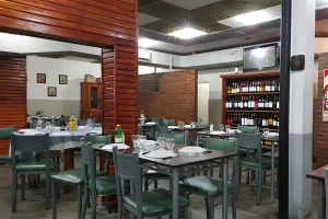 El Viejo Luiggi Tolosa salón