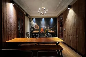 Hueso Parrilla & Bar salón