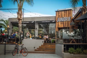 Junior B Fachada
