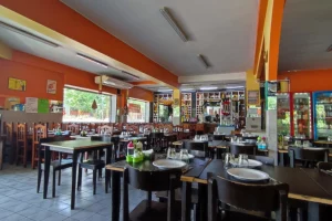 La Familia Parrilla Interior