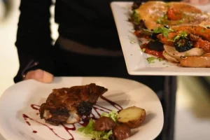 Los Laureles Platos