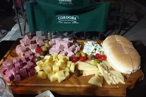 MANHATTAN COCTEL CLUB picada