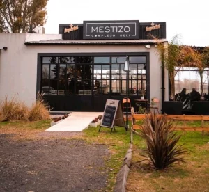 Mestizo Complejo Deli Fachada