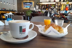 Moto Café Luxury medialuna