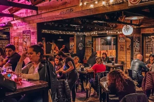 Nn Mas Que Un Bar salón