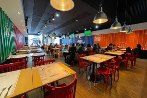 Quinquela Café Bar & Pizzas salón