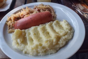 Resto Bar La Cumbrecita salchicha