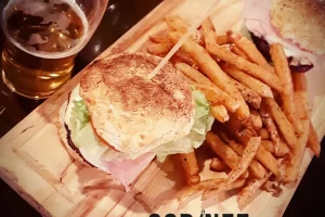 Godinez Cervecería Hamburguesa