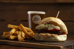 Brew Pub Estación Saer Hamburguesa
