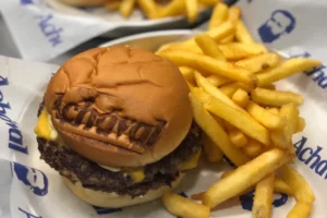 Cervecería Achaval Hamburguesa