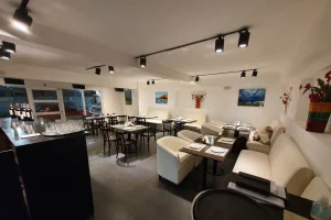 Di Como Interior