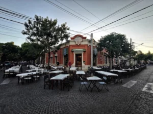 El Cuarto Full Bar Fachada