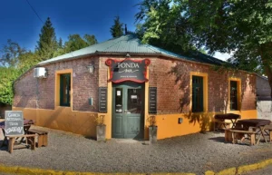 Fonda Sur Fachada
