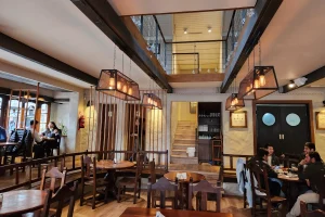 La Alpina Restaurante Interior