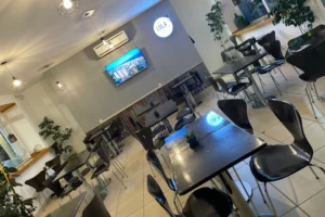 Lola Café - Bar Interior