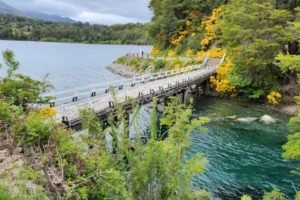 Río Correntoso Lago