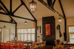 Rukalhue Hostel Comedor