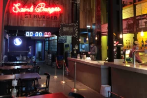Saint Burger Interior