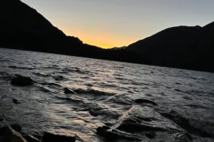 Acceso Bahía de los Troncos Atardecer
