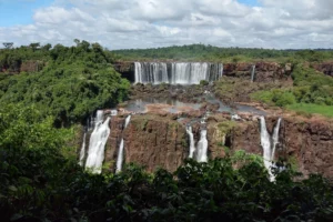Aqui Cataratas del Iguazu Cataratas
