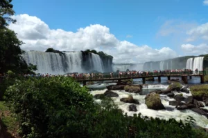 Aqui Cataratas del Iguazu Turistas