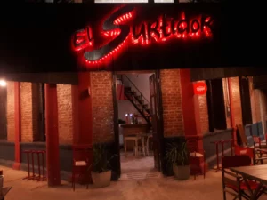 El Surtidor Fachada