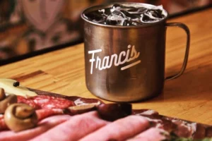 Francis Coctel Bar Trago