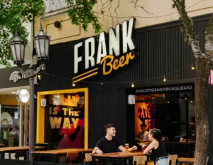 Frank Beer Fachada