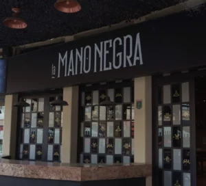 La Mano Negra Fachada