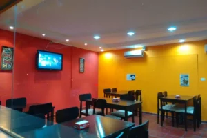Pizza Mama Interior